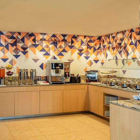 Fiesta Inn Express Queretaro Constituyentes Eksteriør bilde