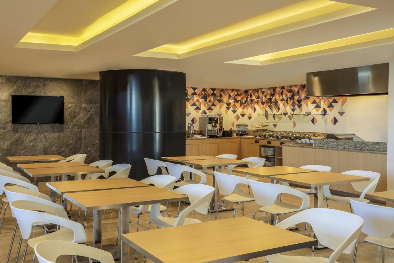 Fiesta Inn Express Queretaro Constituyentes Eksteriør bilde